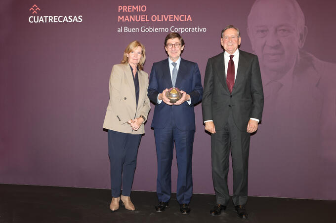 Caixabank Recibe El Premio Manuel Olivencia Al Buen Gobierno Corporativo Despachos